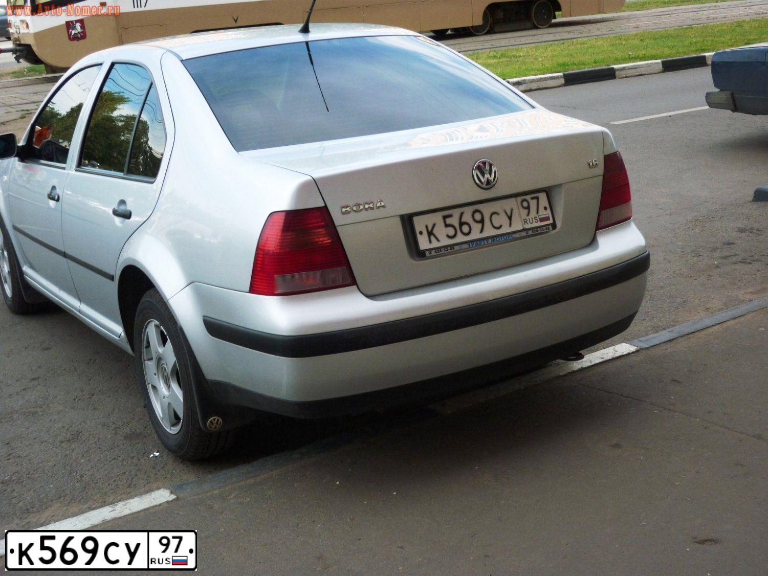 Фото автомобиля VOLKSWAGEN BORA, 2001 — госномер Е609ВА180. Цвет: Серебристый