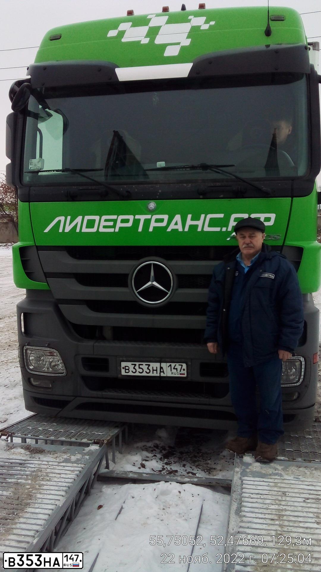 Фото автомобиля MERCEDES ACTROS, 2017 — госномер В353НА147. Цвет: ЗЕЛЕНЫЙ