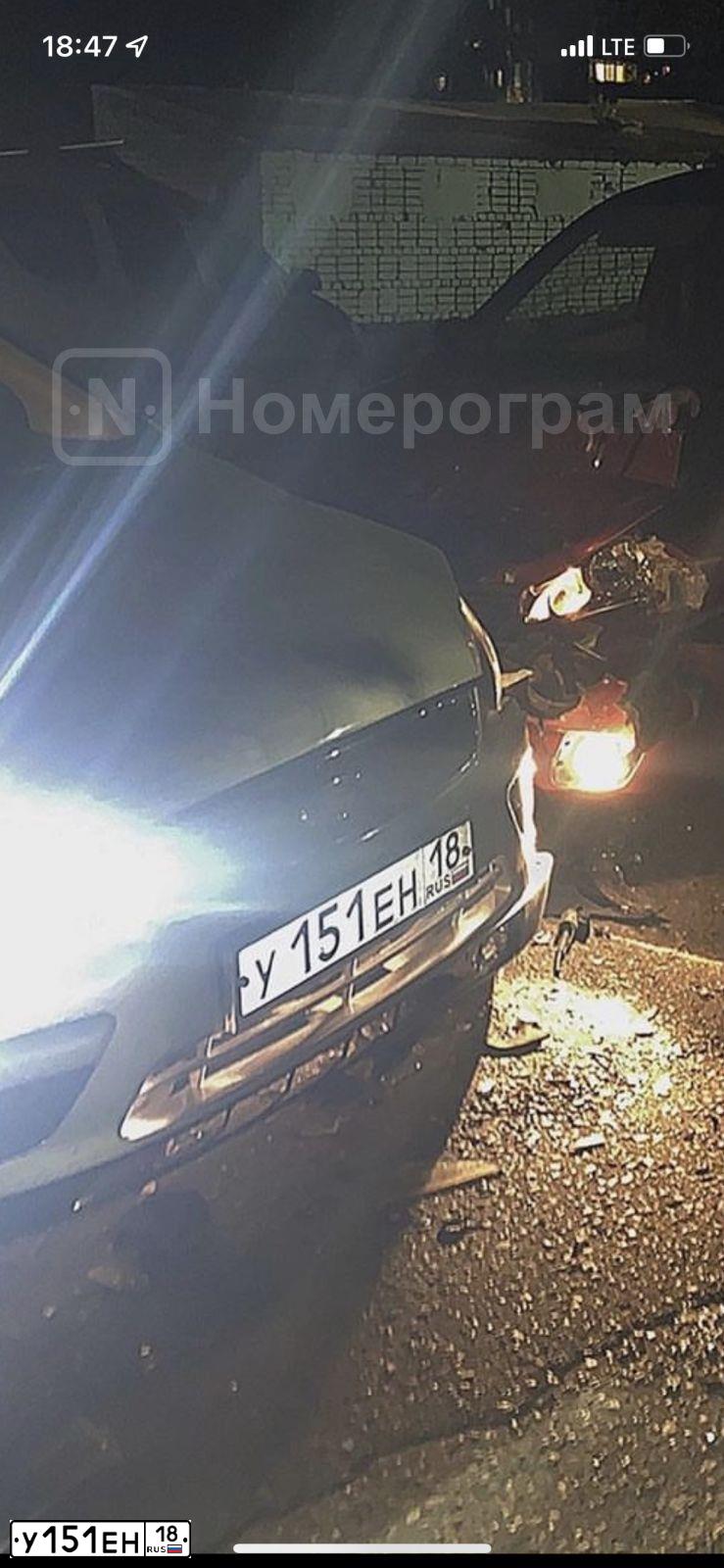 Фото автомобиля FORD FOCUS, 2007 — госномер У151ЕН18. Цвет: Серебристый