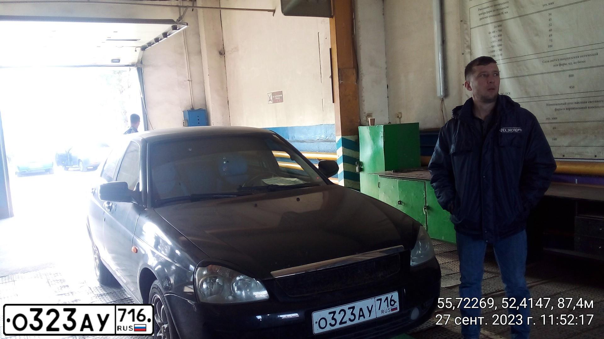 Фото автомобиля LADA 2172 PRIORA, 2009 — госномер О323АУ716. Цвет: Сине-Черный