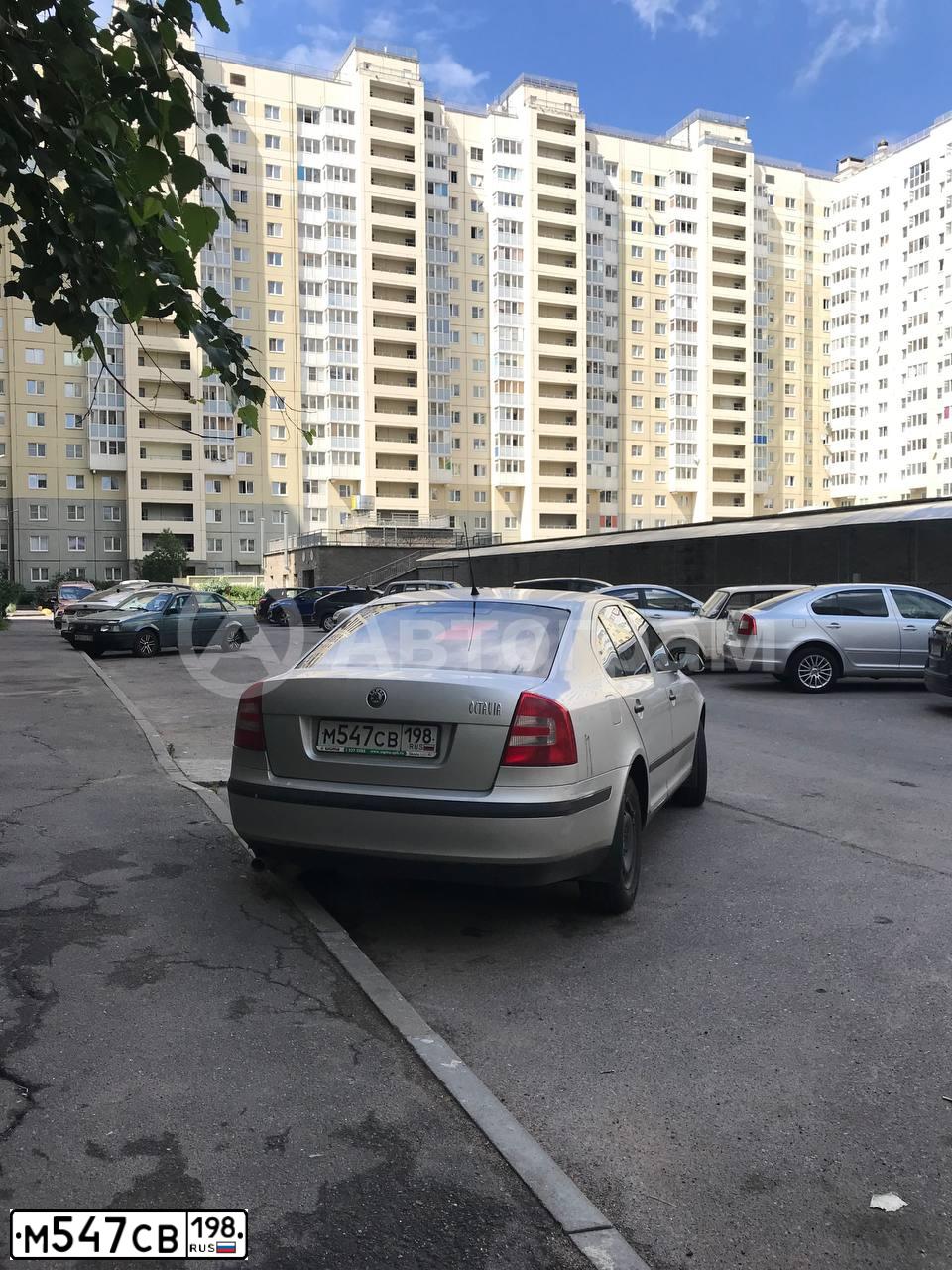 Фото автомобиля SKODA OCTAVIA, 2006 — госномер М547СВ198. Цвет: Серебристый