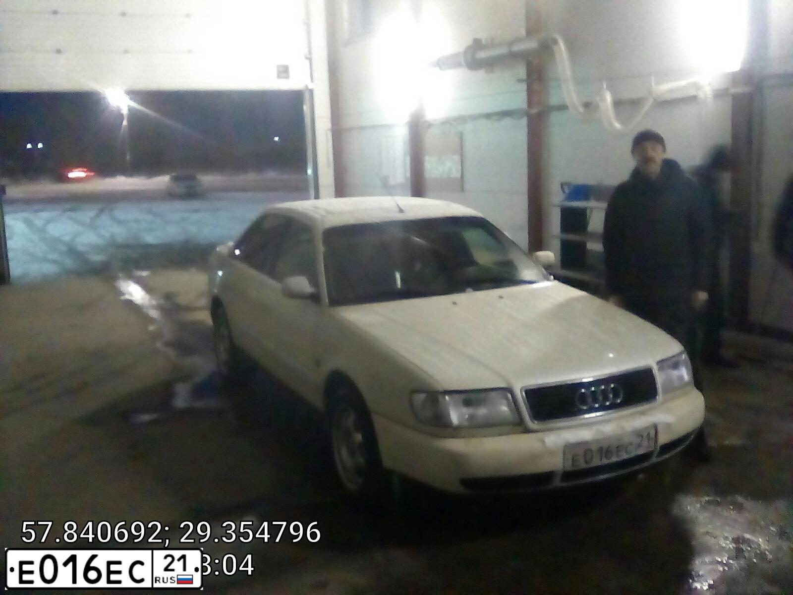 Фото автомобиля AUDI A6, 1996 — госномер В400ОР21. Цвет: Белый
