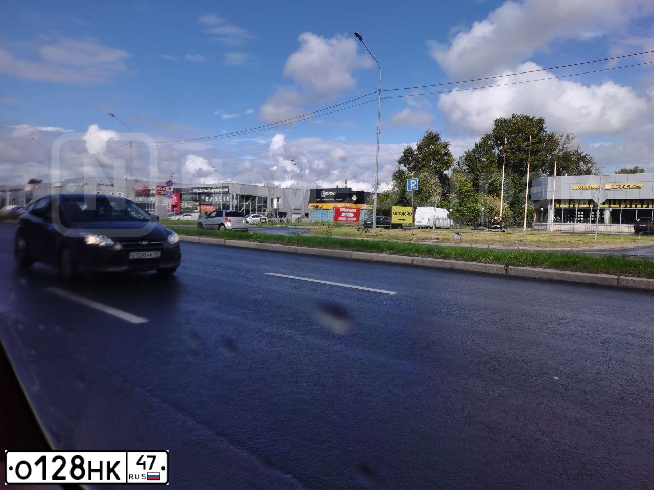 Фото автомобиля FORD FOCUS, 2012 — госномер М814АС198. Цвет: СЕРО-КОРИЧНЕВЫЙ
