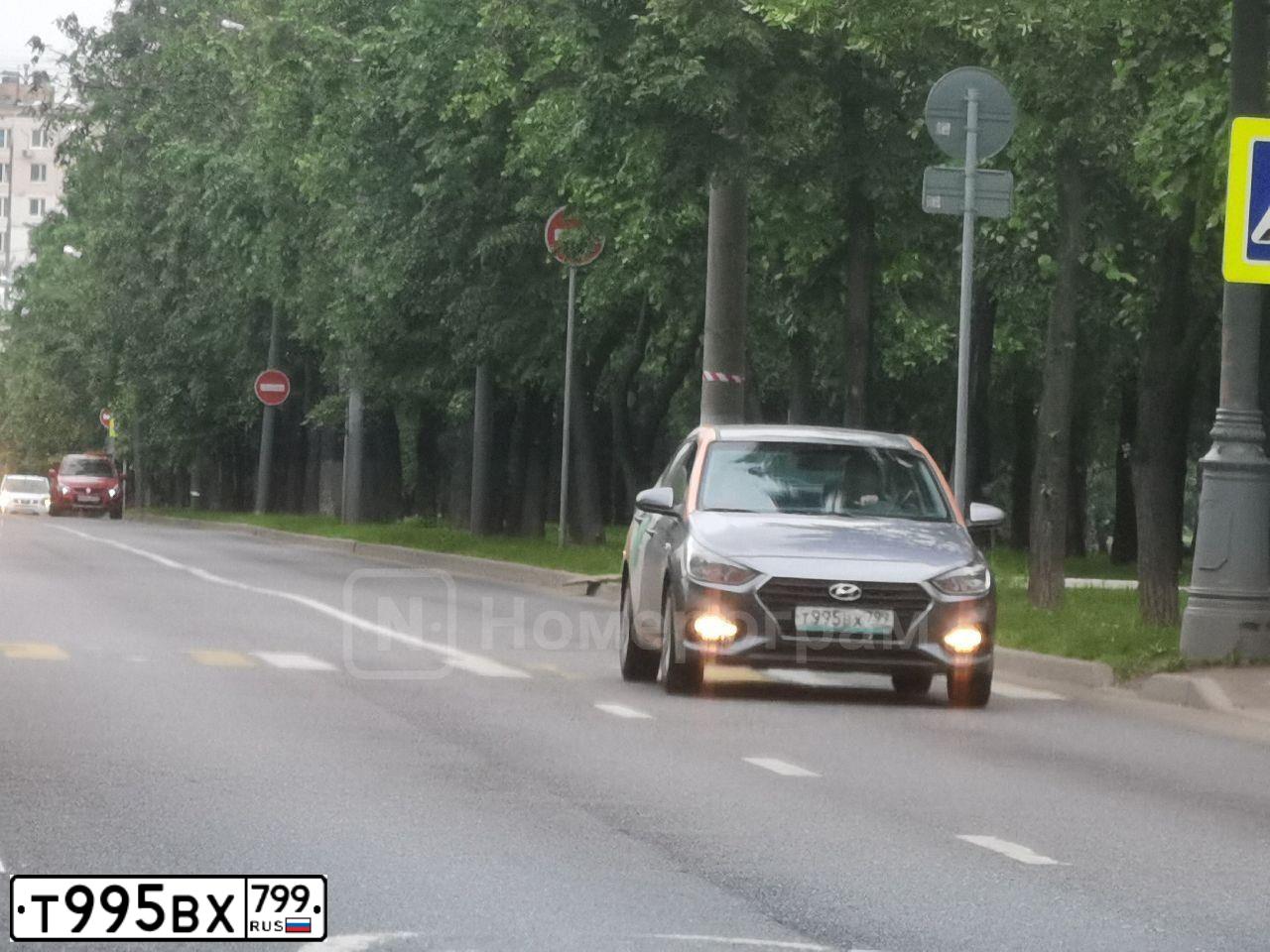 Фото автомобиля HYUNDAI SOLARIS, 2018 — госномер Р706УС790. Цвет: СЕРЫЙ