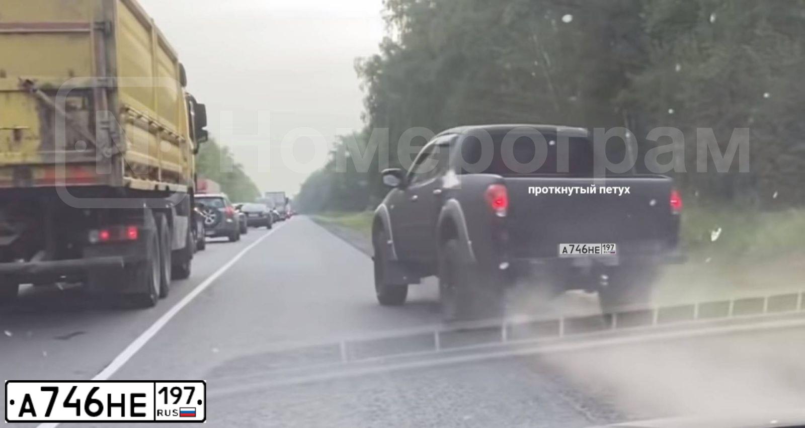 Фото автомобиля MITSUBISHI L 200, 2011 — госномер А746НЕ197. Цвет: ЧЕРНЫЙ