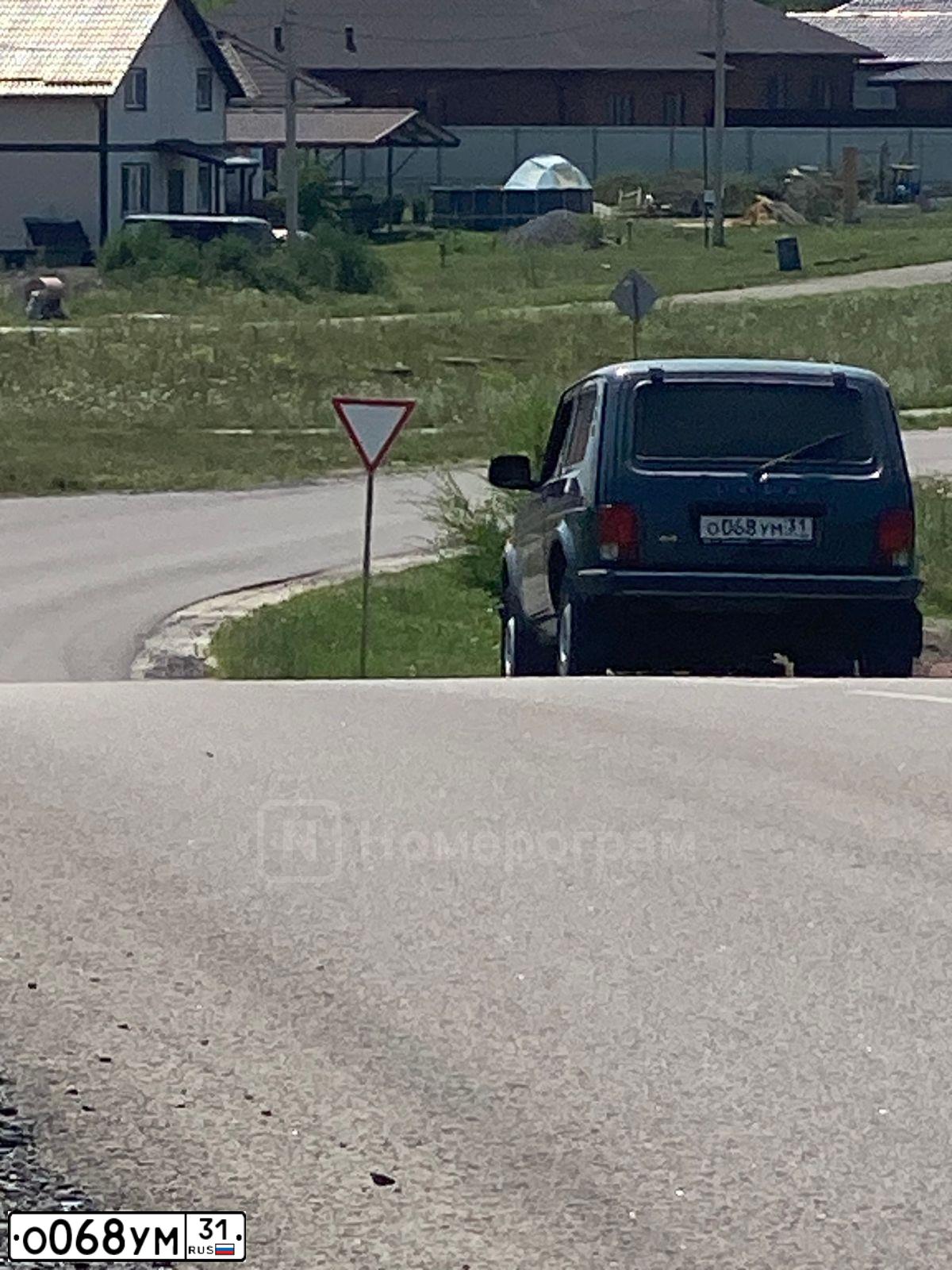 Фото автомобиля LADA 2121 NIVA, 2019 — госномер О068УМ31. Цвет: СЕРЕБРИСТО-ТЕМНО-СЕРЫЙ