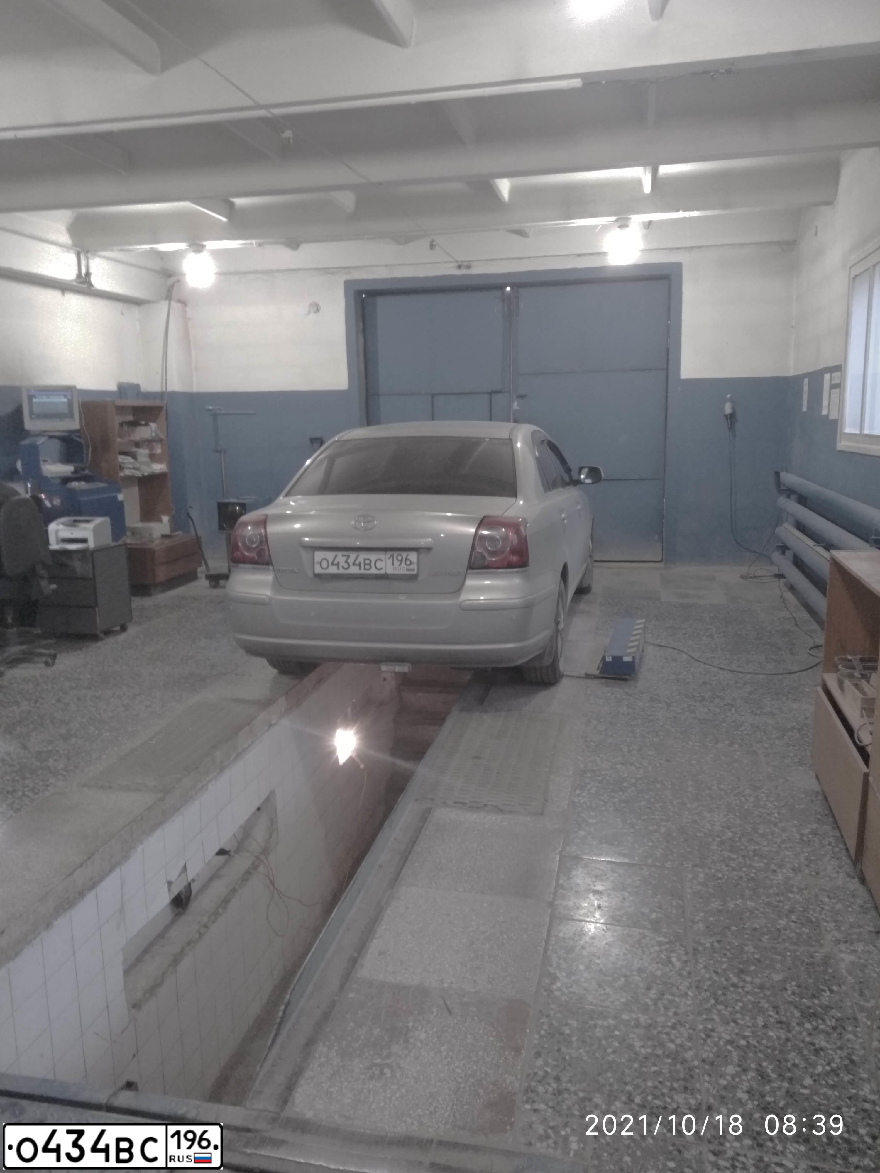 Фото автомобиля TOYOTA AVENSIS, 2007 — госномер О434ВС196. Цвет: СВЕТЛО-СЕРО-ЗЕЛЕНЫЙ