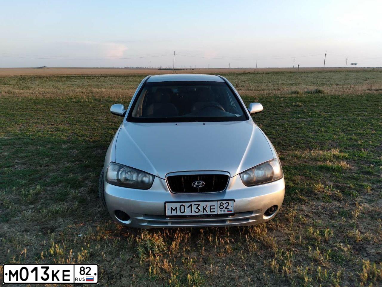 Фото автомобиля HYUNDAI ELANTRA, 2001 — госномер М013КЕ82. Цвет: СЕРЕБРИСТЫЙ