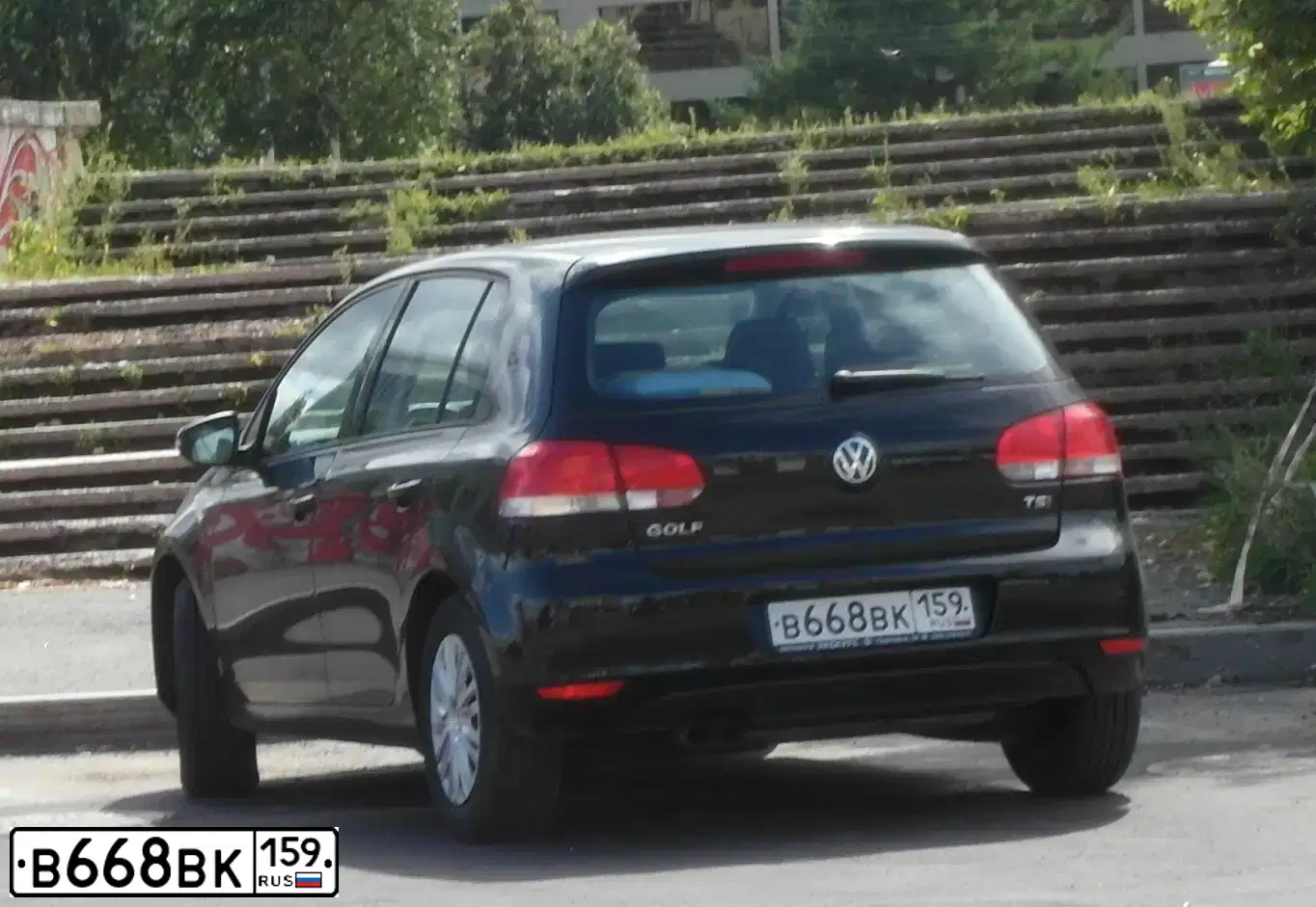 Фото автомобиля VOLKSWAGEN GOLF, 2012 — госномер В668ВК159