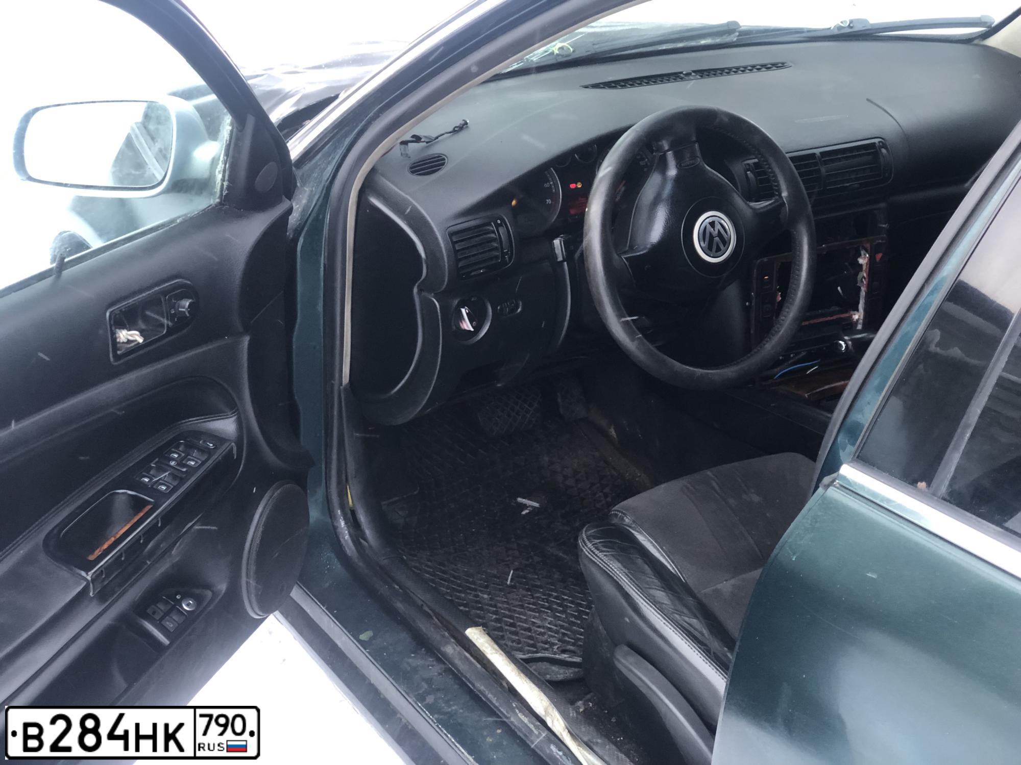 Фото автомобиля VOLKSWAGEN PASSAT, 2001 — госномер В284НК790. Цвет: ЗЕЛЕНЫЙ