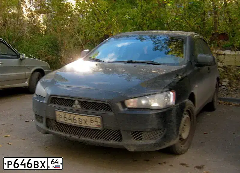 Фото автомобиля MITSUBISHI LANCER, 2010 — госномер Р646ВХ64. Цвет: ЧЕРНЫЙ