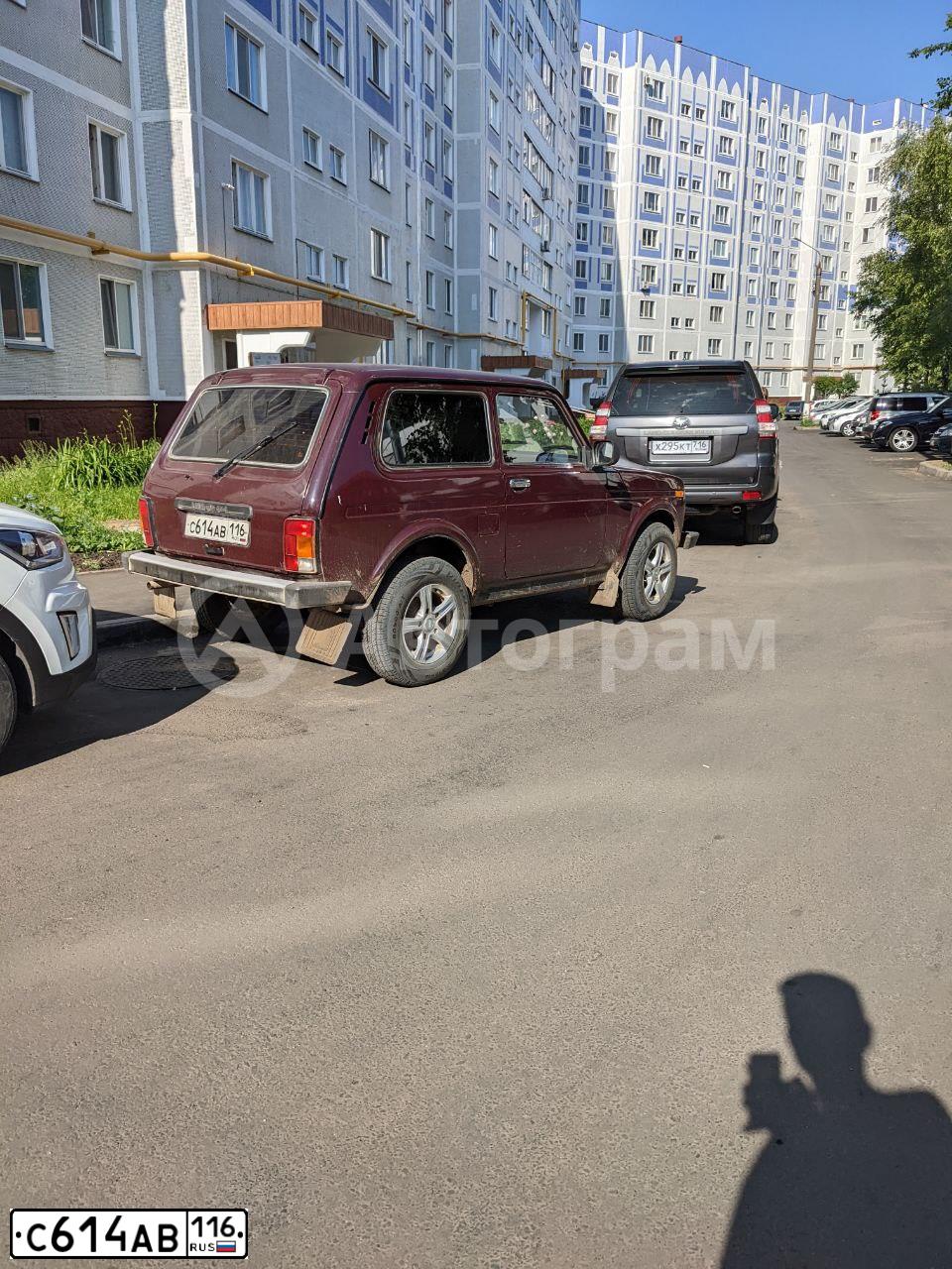 Фото автомобиля LADA 2121 NIVA, 2012 — госномер С614АВ116. Цвет: ТЕМНО-ВИШНЕВЫЙ