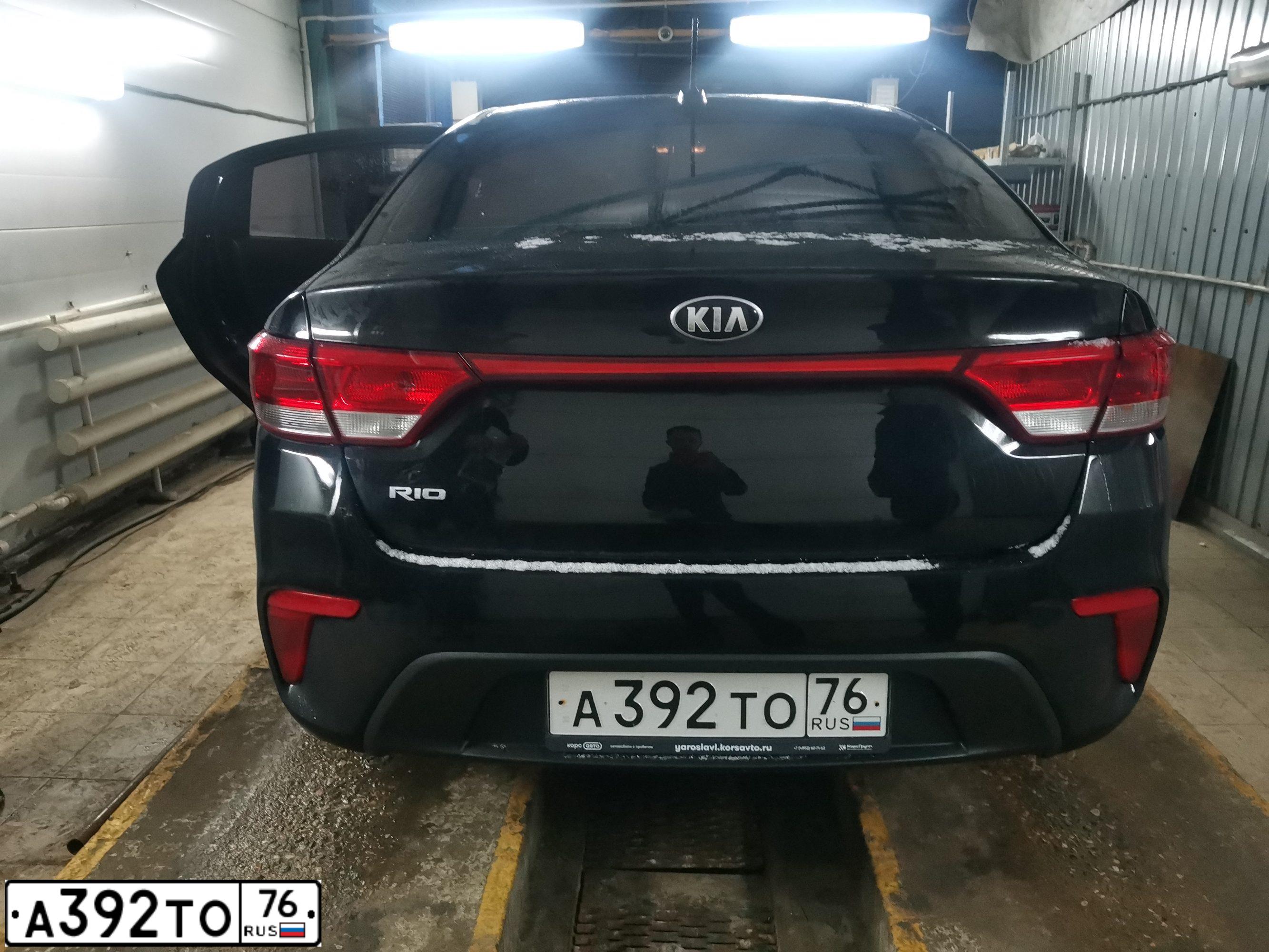 Фото автомобиля KIA RIO, 2018 — госномер А758СР76. Цвет: ЧЕРНЫЙ