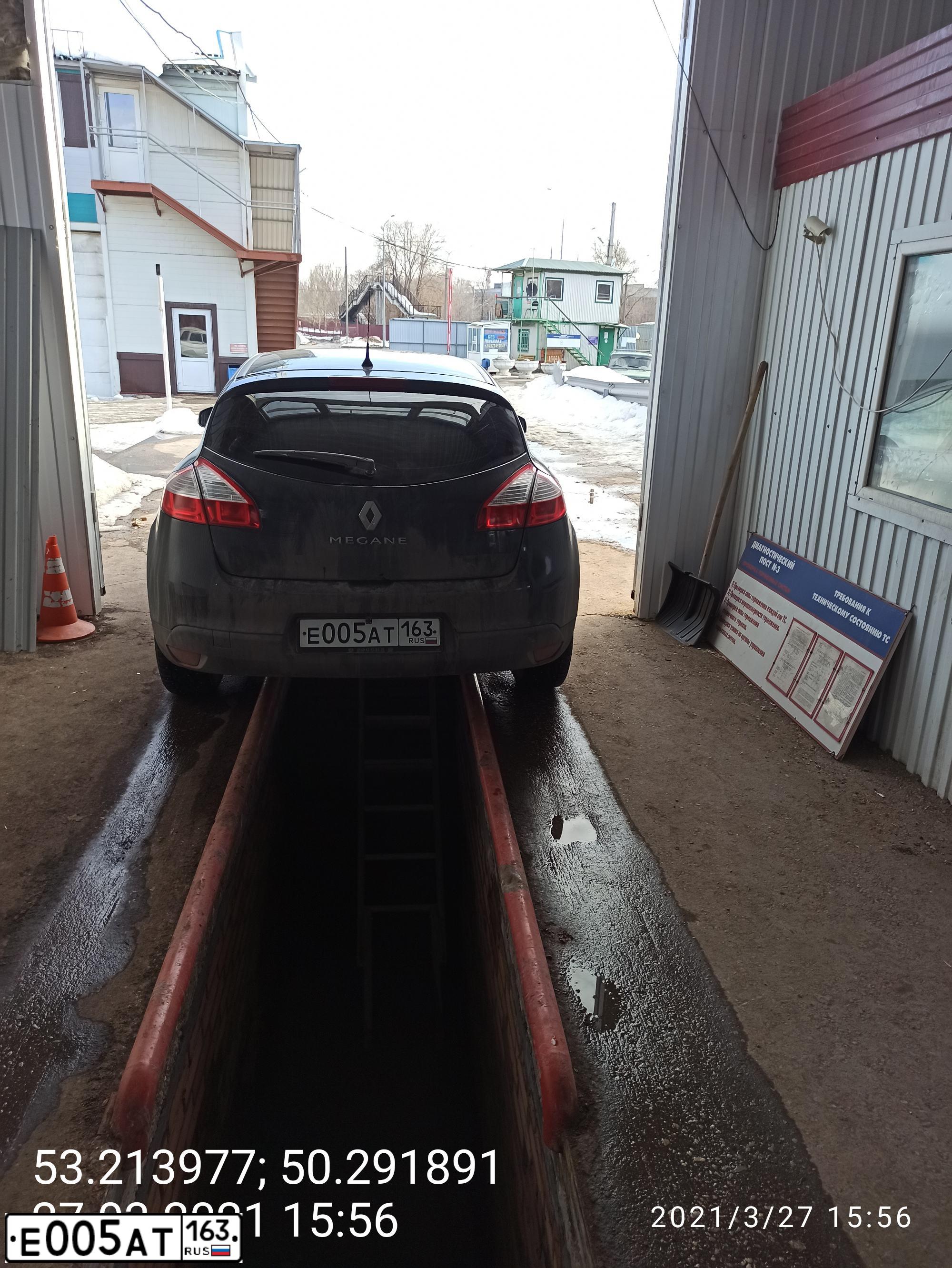 Фото автомобиля RENAULT MEGANE, 2012 — госномер М115УО21. Цвет: ЧЕРНЫЙ