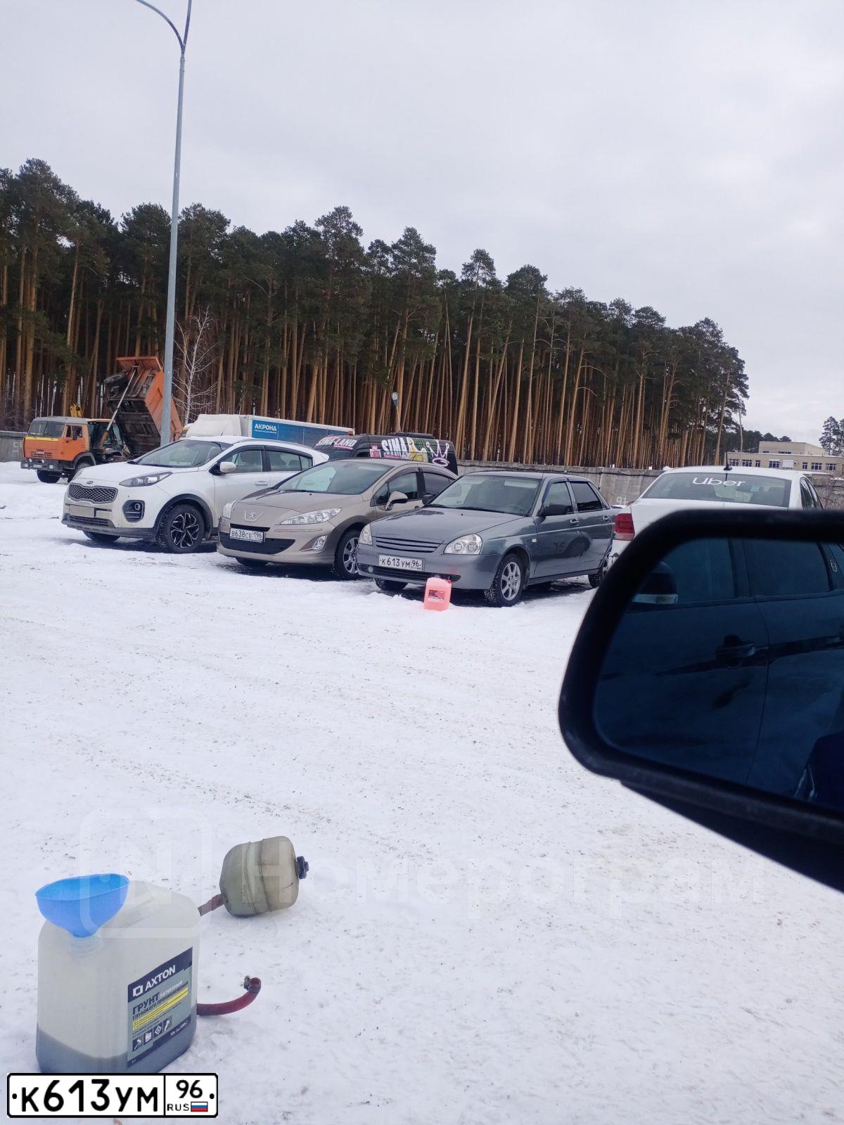 Фото автомобиля LADA 2170 PRIORA, 2008 — госномер К613УМ96. Цвет: СЕРО-ЗЕЛЕНЫЙ