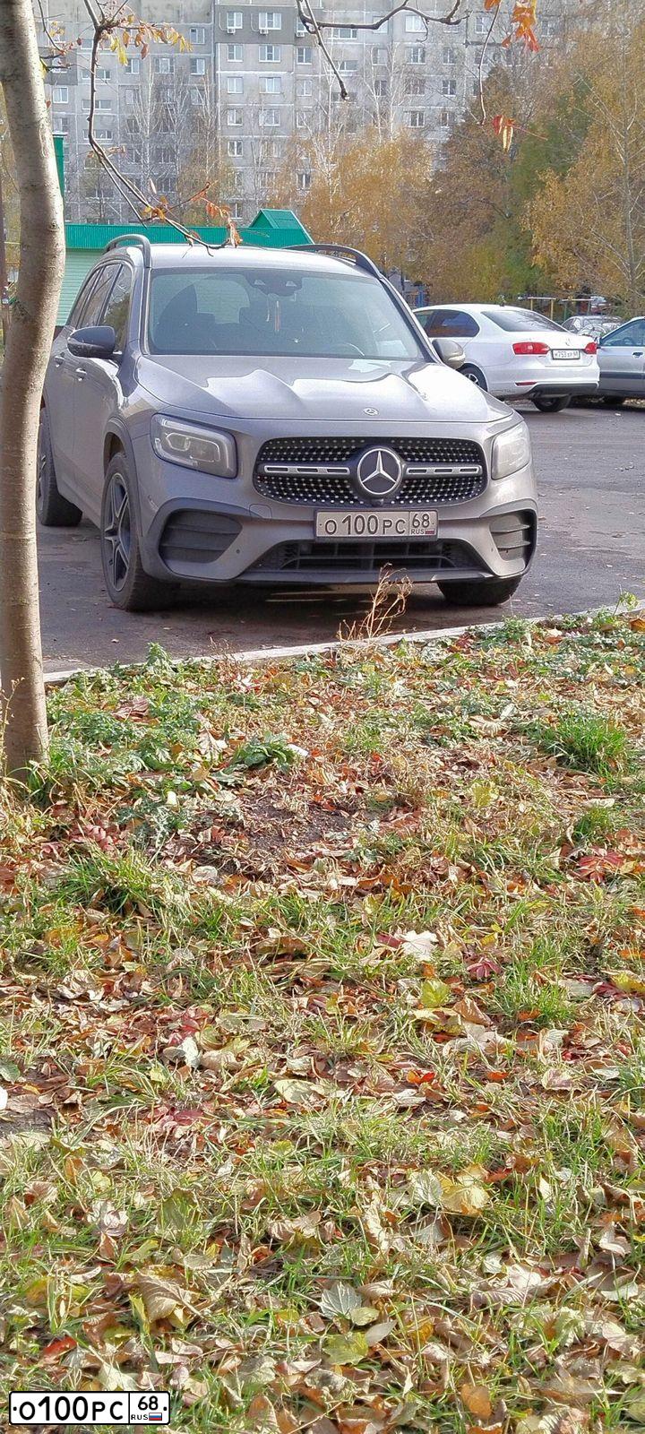 Фото автомобиля MERCEDES GLB-KLASSE, 2020 — госномер О100РС68. Цвет: СЕРЫЙ