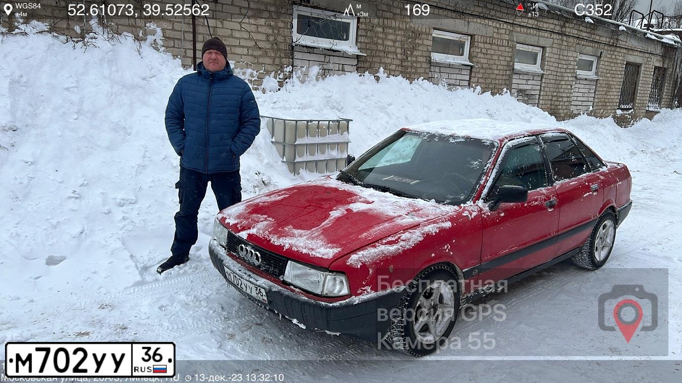 Фото автомобиля AUDI 80, 1988 — госномер М702УУ36. Цвет: Красный