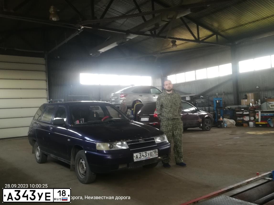 Фото автомобиля LADA 2111 LADA, 2002 — госномер А343УЕ18. Цвет: СЕРЕБ.ТЕМНО-ФИОЛ.