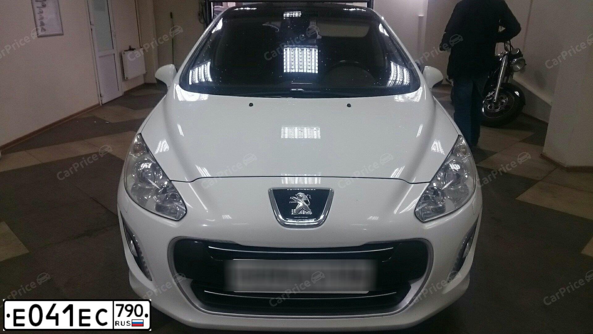 Фото автомобиля PEUGEOT 308, 2012 — госномер Х328ТН790. Цвет: Белый