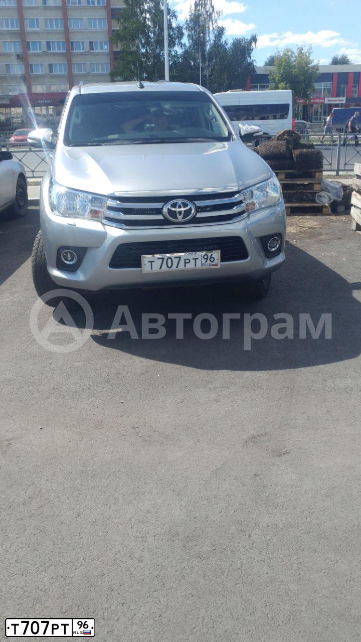 Фото автомобиля TOYOTA HILUX, 2016 — госномер С200ВО96. Цвет: Серебристый
