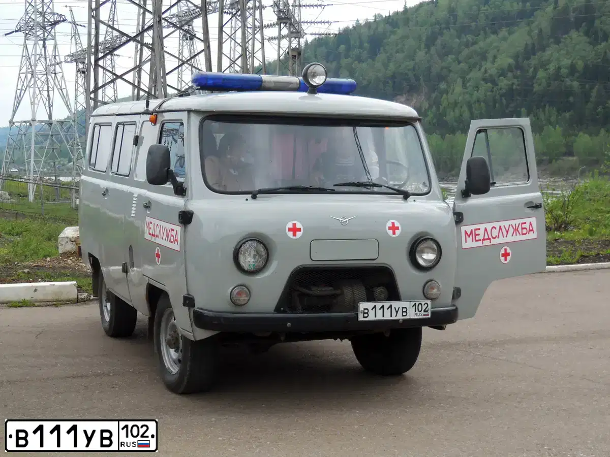 Фото автомобиля UAZ 3741, 2010 — госномер В111УВ102. Цвет: БЕЛАЯ НОЧЬ