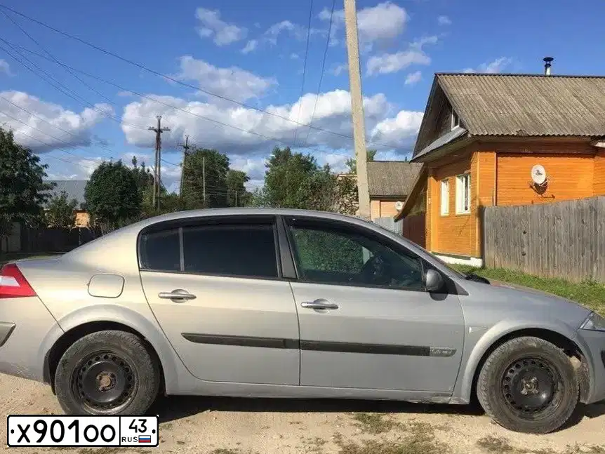 Фото автомобиля RENAULT MEGANE, 2004 — госномер Х901ОО43. Цвет: СЕРО-БЕЖЕВЫЙ