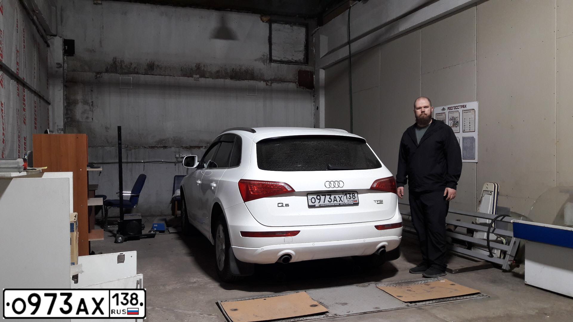 Фото автомобиля AUDI Q5, 2011 — госномер В001ТА38. Цвет: Белый