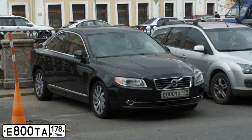 Фото автомобиля VOLVO S80, 2011 — госномер Е800ТА178. Цвет: ЧЕРНЫЙ