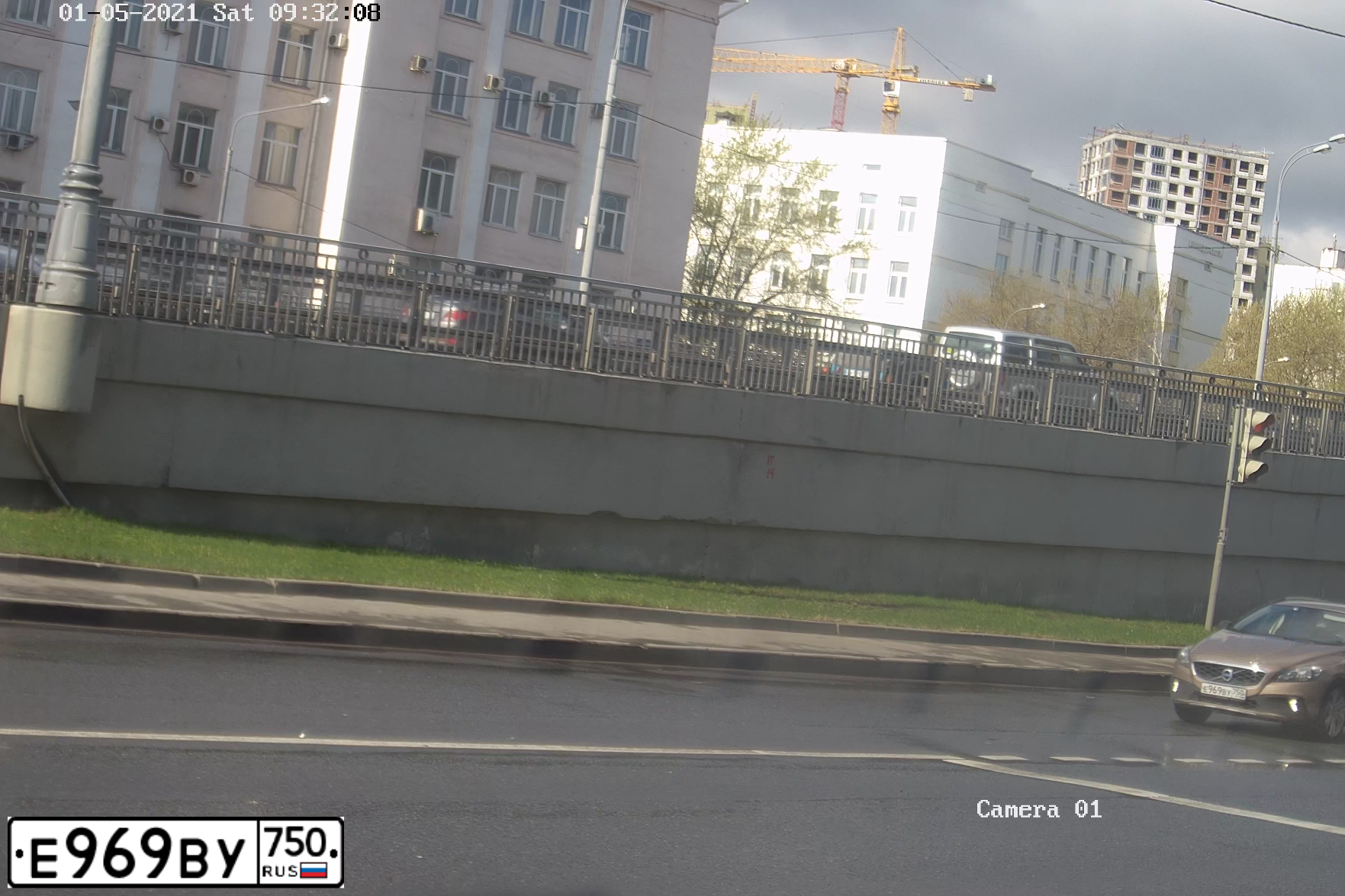 Фото автомобиля VOLVO V40, 2014 — госномер Е969ВУ750. Цвет: КОРИЧНЕВЫЙ