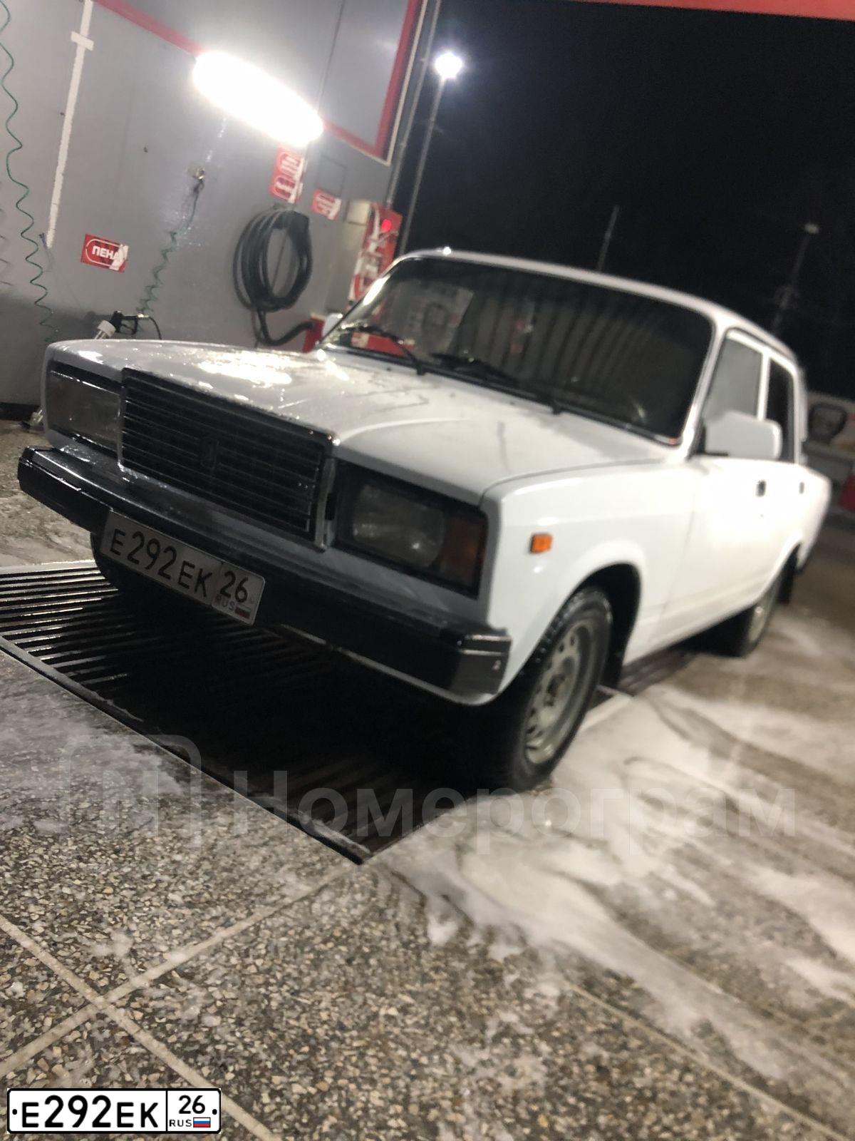 Фото автомобиля LADA 2107 LADA, 2005 — госномер Е292ЕК26. Цвет: ЯРКО-БЕЛЫЙ