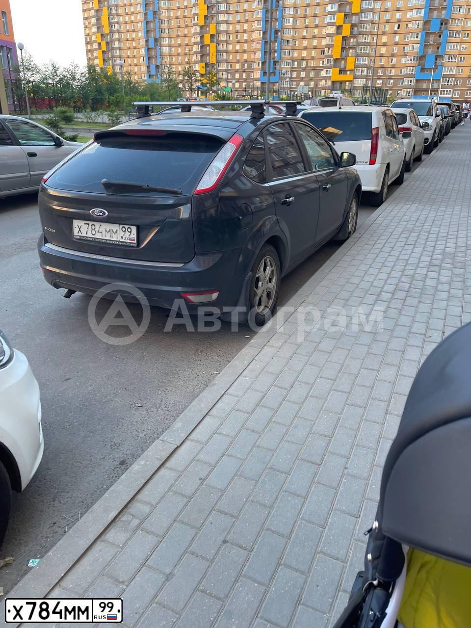 Фото автомобиля FORD FOCUS, 2010 — госномер Х784ММ99. Цвет: ЧЕРНЫЙ
