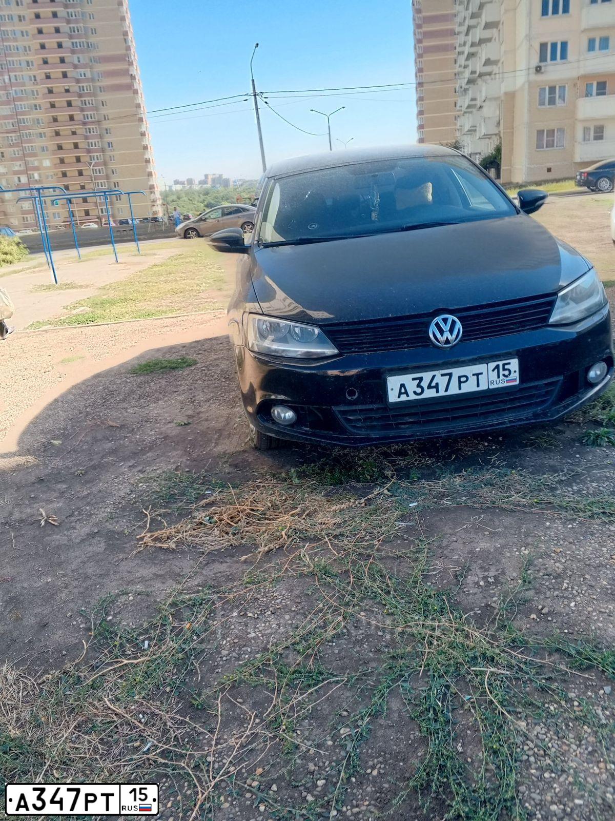 Фото автомобиля VOLKSWAGEN JETTA, 2013 — госномер А347РТ15. Цвет: ЧЕРНЫЙ