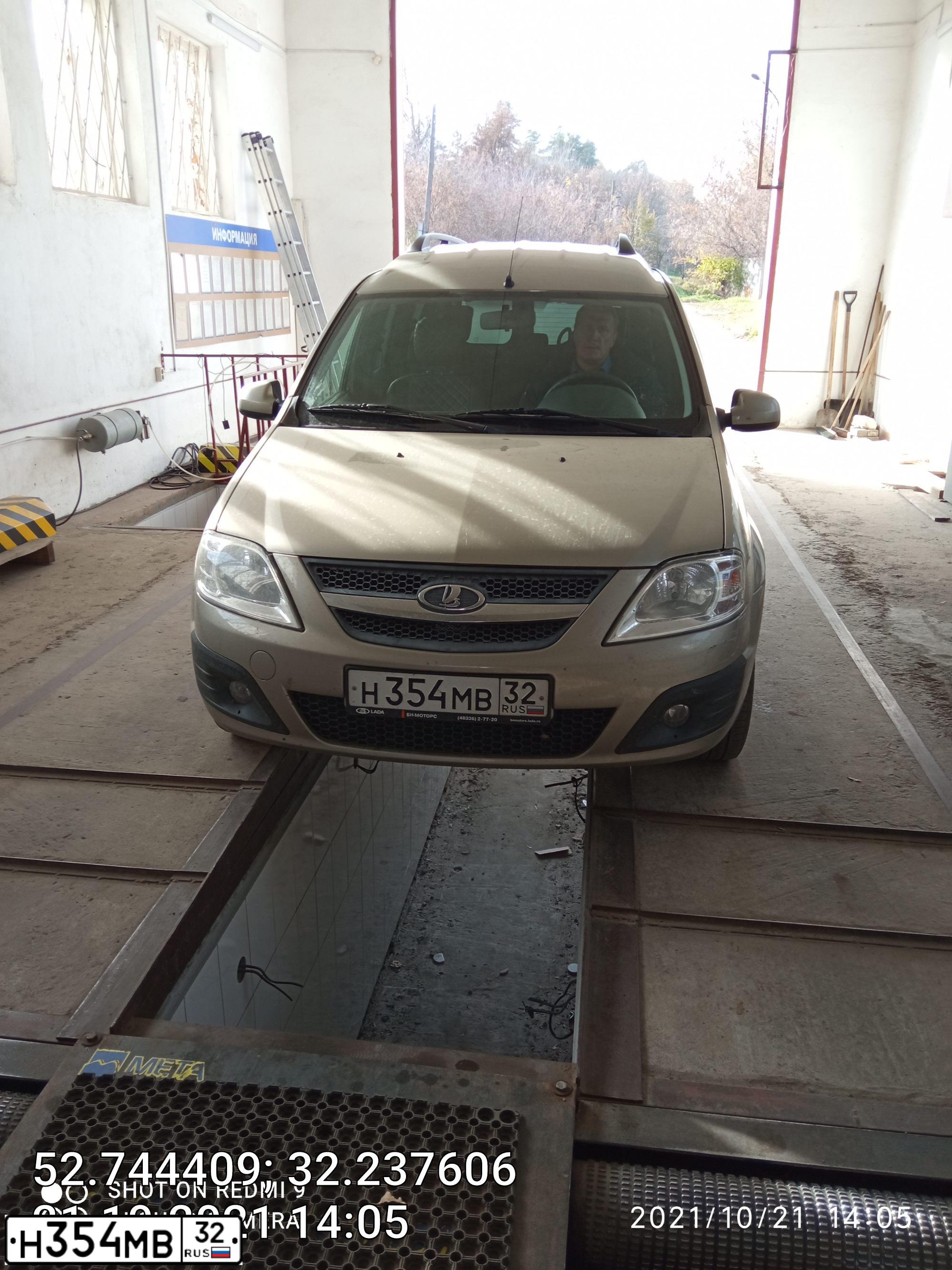Фото автомобиля LADA LARGUS, 2017 — госномер Н354МВ32. Цвет: СЕРО-БЕЖЕВЫЙ