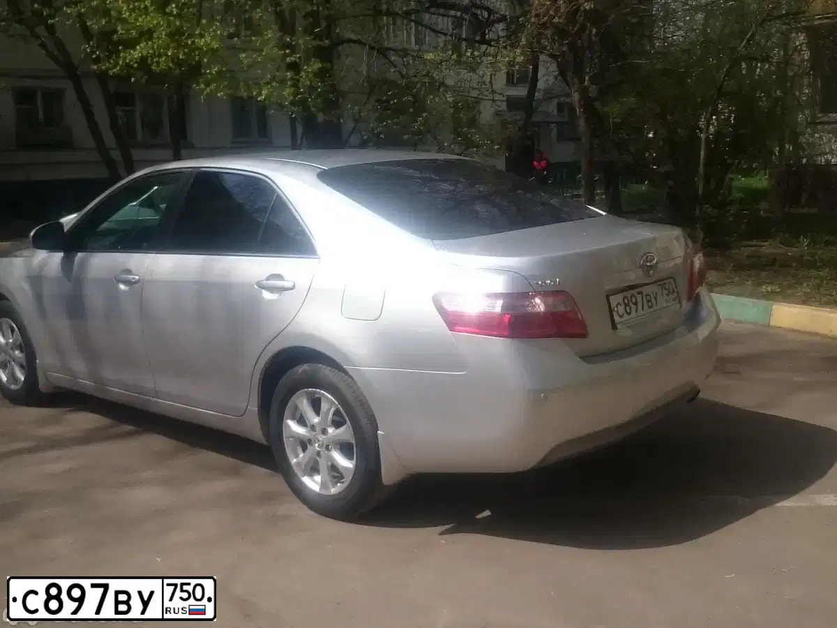 Фото автомобиля TOYOTA CAMRY, 2009 — госномер М616МЕ138. Цвет: СЕРЫЙ