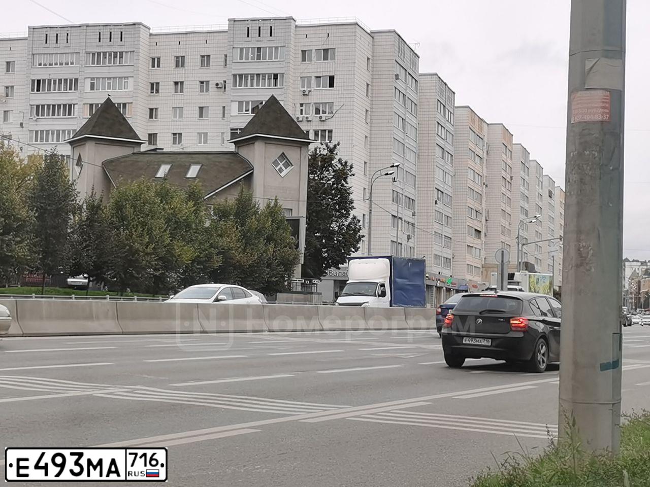 Фото автомобиля BMW SERIE 1, 2013 — госномер О211ЕК716. Цвет: ЧЕРНЫЙ