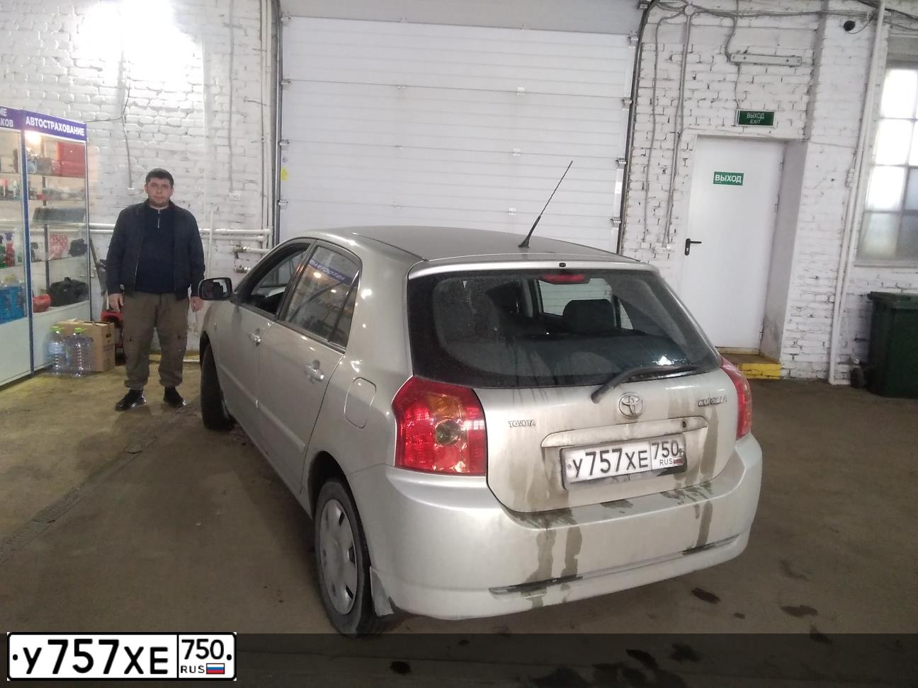 Фото автомобиля NISSAN MICRA, 2003 — госномер Е765АХ977. Цвет: Красный