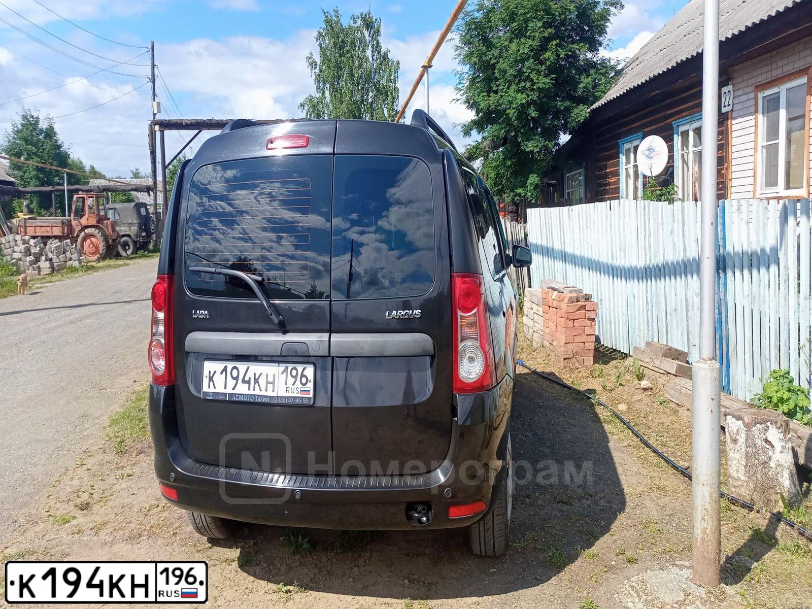 Фото автомобиля LADA LARGUS, 2018 — госномер К194КН196. Цвет: ЧЕРНЫЙ
