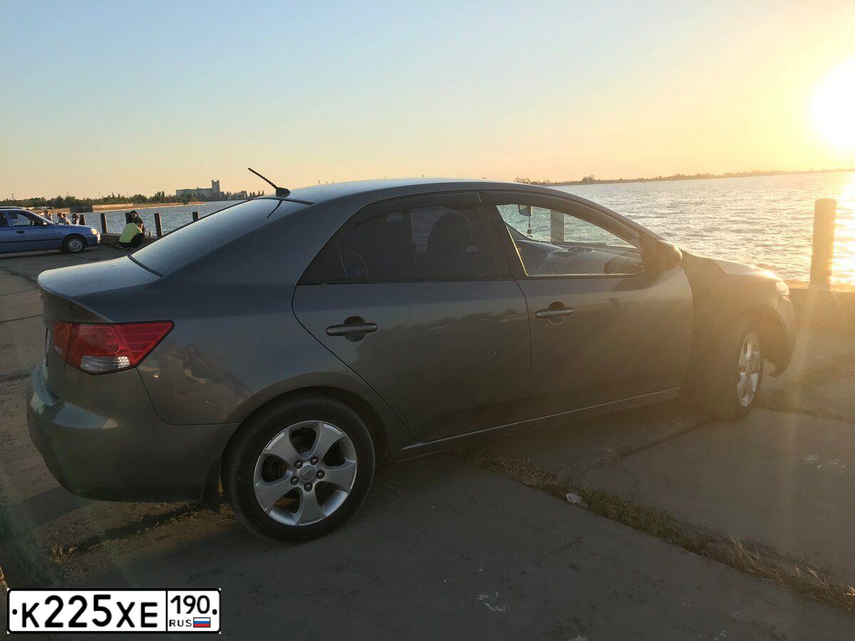 Фото автомобиля KIA CERATO, 2009 — госномер Н718СК161. Цвет: СЕРЫЙ