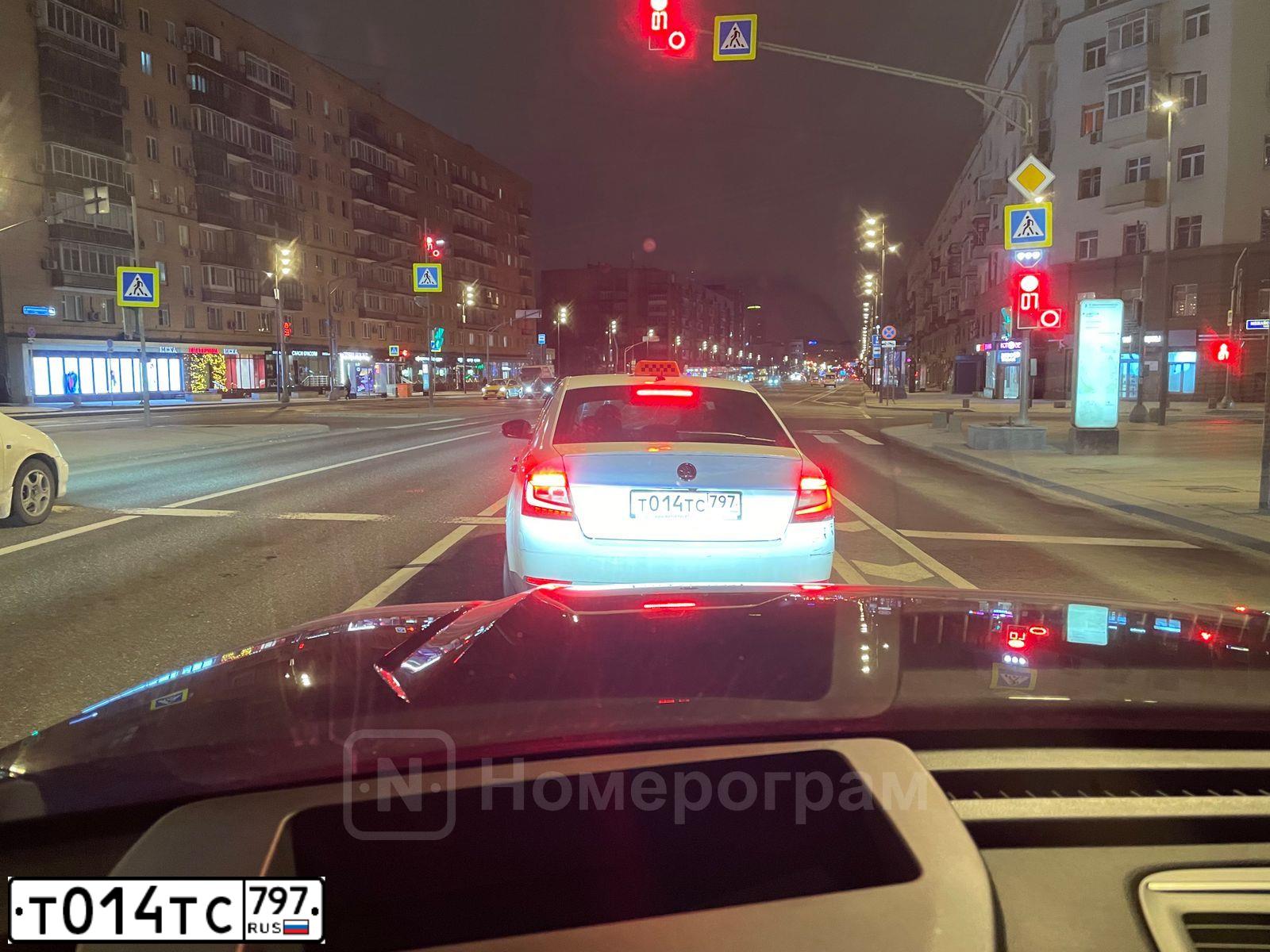 Фото автомобиля SKODA OCTAVIA, 2020 — госномер Т014ТС797. Цвет: синий