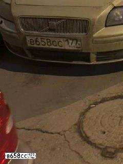 Фото автомобиля VOLVO V50, 2004 — госномер В658СС177. Цвет: СВЕТЛО-ЗЕЛЕНЫЙ