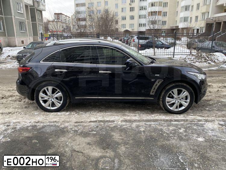 Фото автомобиля AUDI Q7, 2018 — госномер Р379ВА32. Цвет: СЕРЫЙ