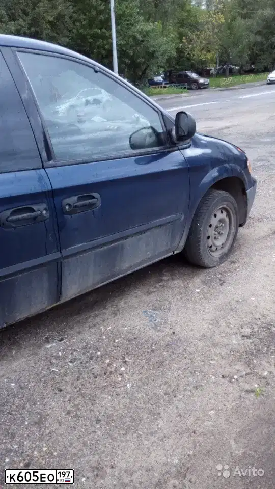 Фото автомобиля DODGE /GRAND/ CARAVAN, 2001 — госномер М537ОЕ702. Цвет: Темно-синий