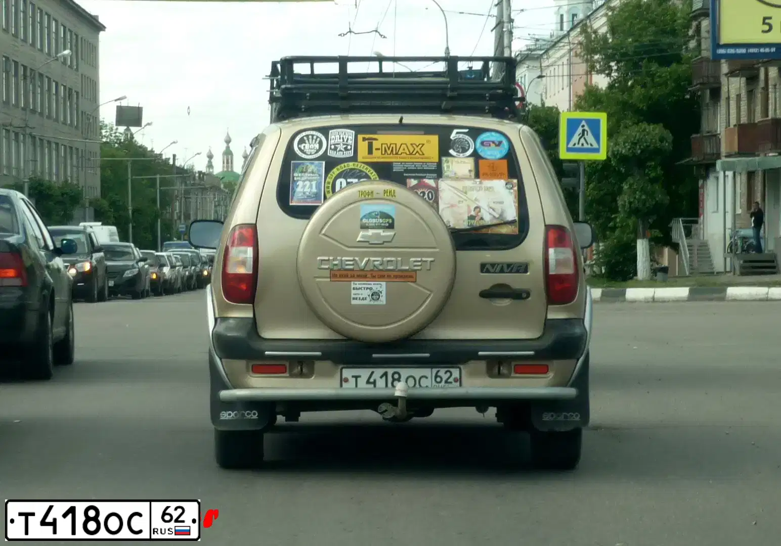 Фото автомобиля CHEVROLET NIVA, 2005 — госномер М849АА790. Цвет: БЕЖЕВЫЙ МЕТАЛЛИК