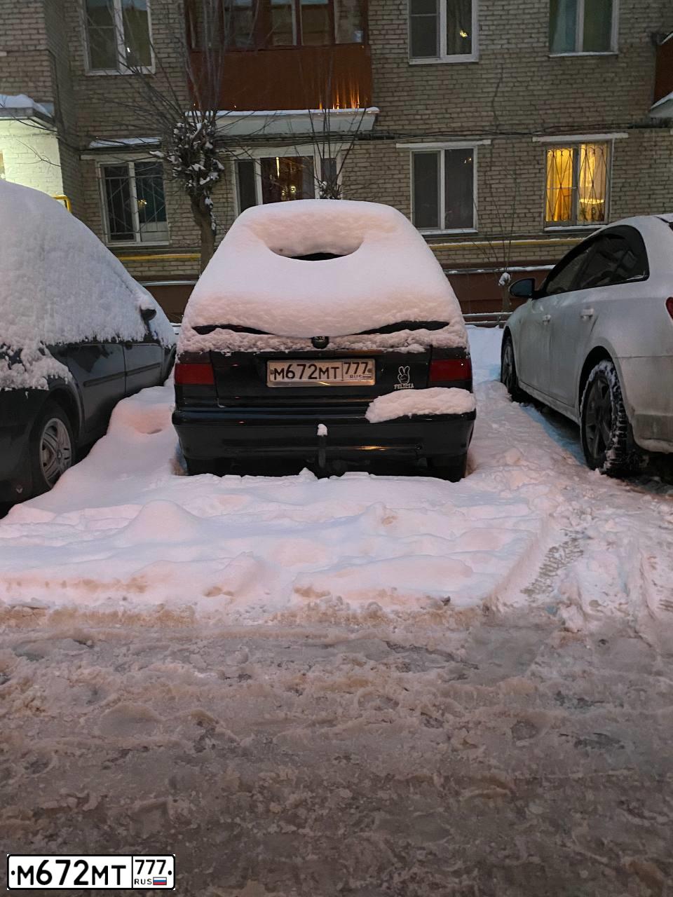 Фото автомобиля SKODA FELICIA, 1997 — госномер Т993ОН77. Цвет: ЧЕРНЫЙ