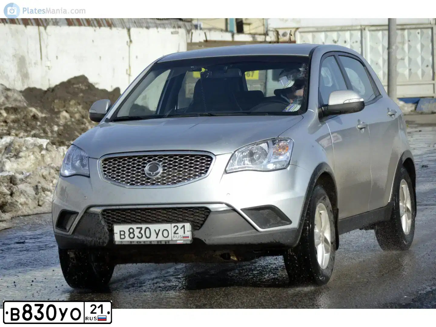 Фото автомобиля SSANGYONG ACTYON, 2013 — госномер В830УО21. Цвет: серебристый