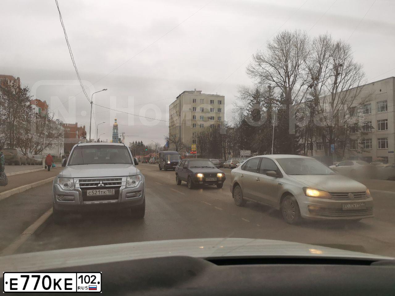 Фото автомобиля RENAULT DUSTER, 2014 — госномер Е773КЕ102. Цвет: БЕЖЕВЫЙ