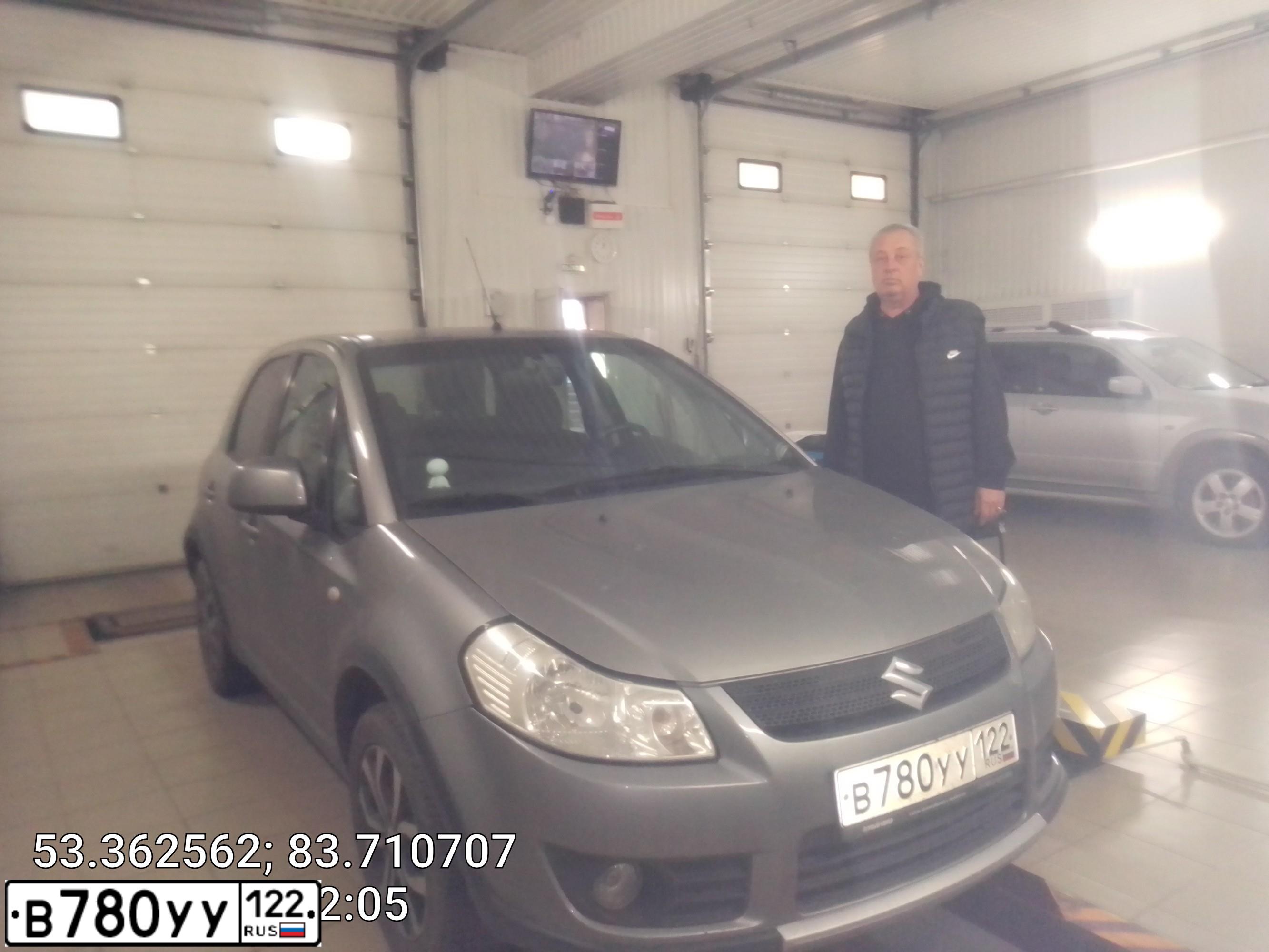 Фото автомобиля SUZUKI SX 4, 2008 — госномер В780УУ122. Цвет: СЕРЫЙ
