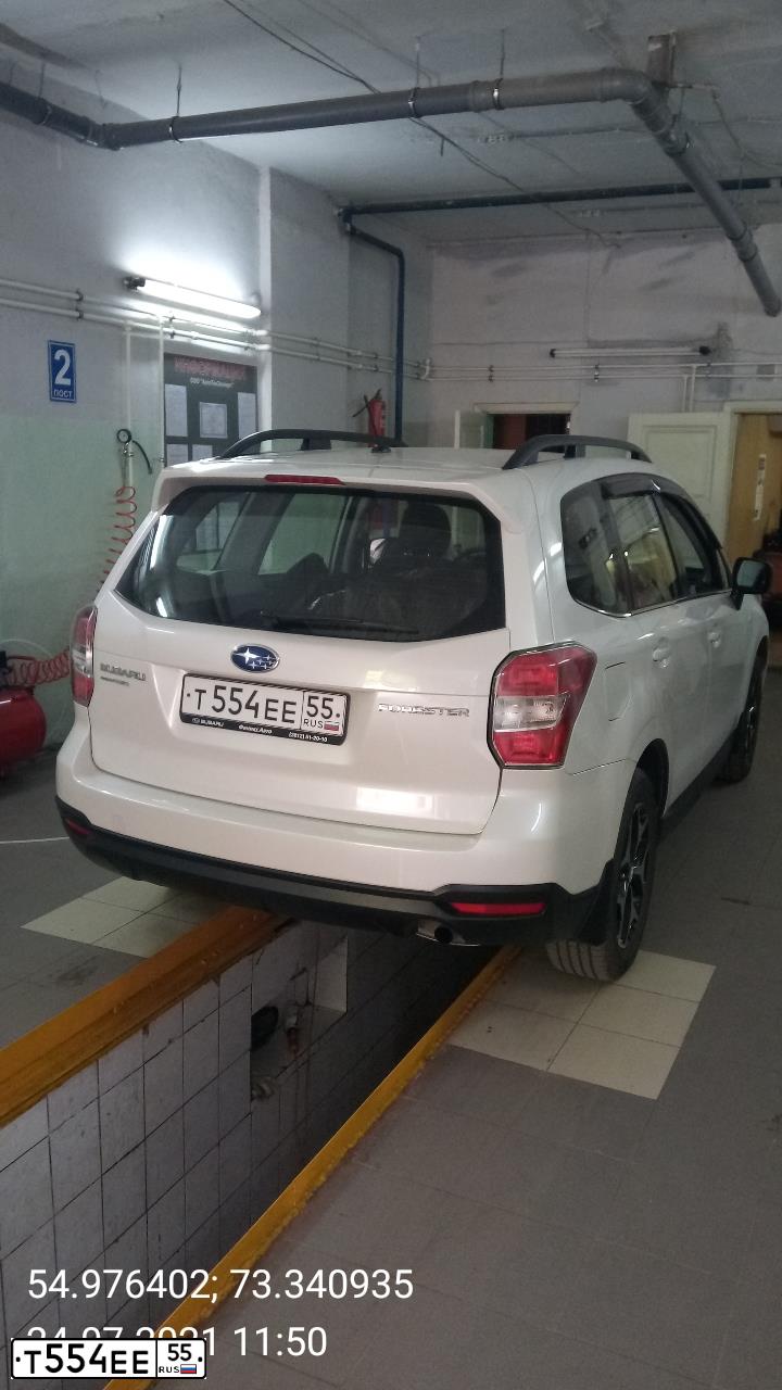 Фото автомобиля SUBARU FORESTER, 2014 — госномер Т554ЕЕ55. Цвет: Белый