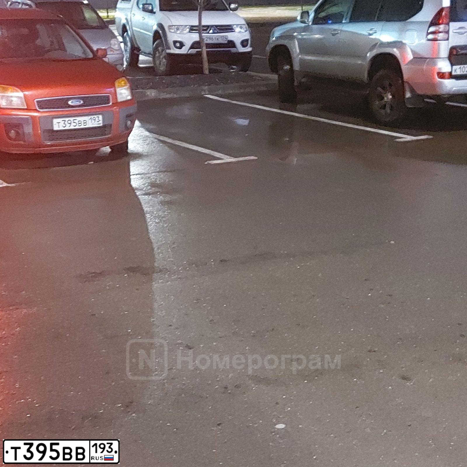 Фото автомобиля FORD FUSION, 2007 — госномер Т395ВВ193. Цвет: Красный