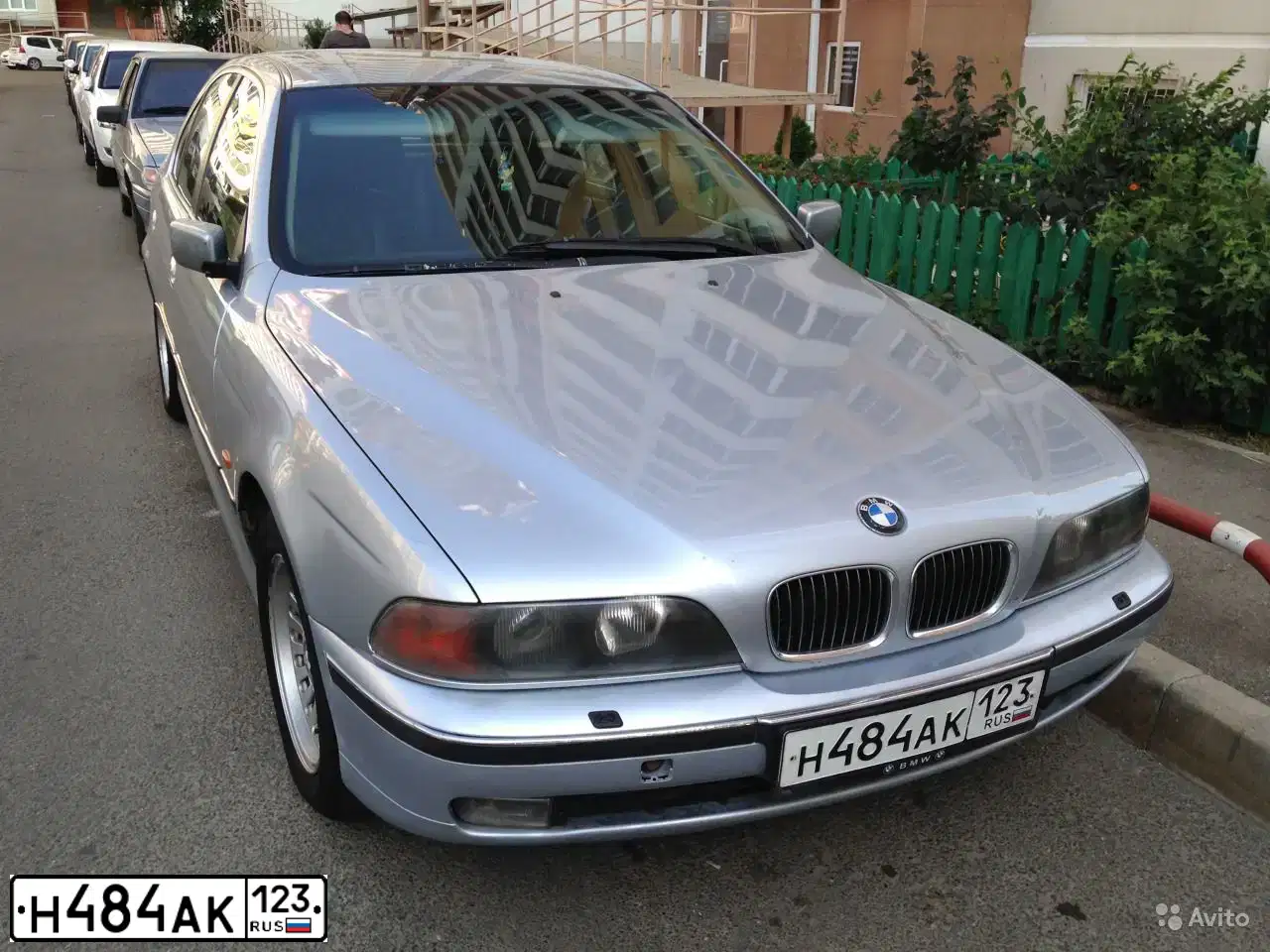 Фото автомобиля BMW SERIE 5, 1998 — госномер Н122КТ177. Цвет: СВЕТЛО-СЕРЫЙ